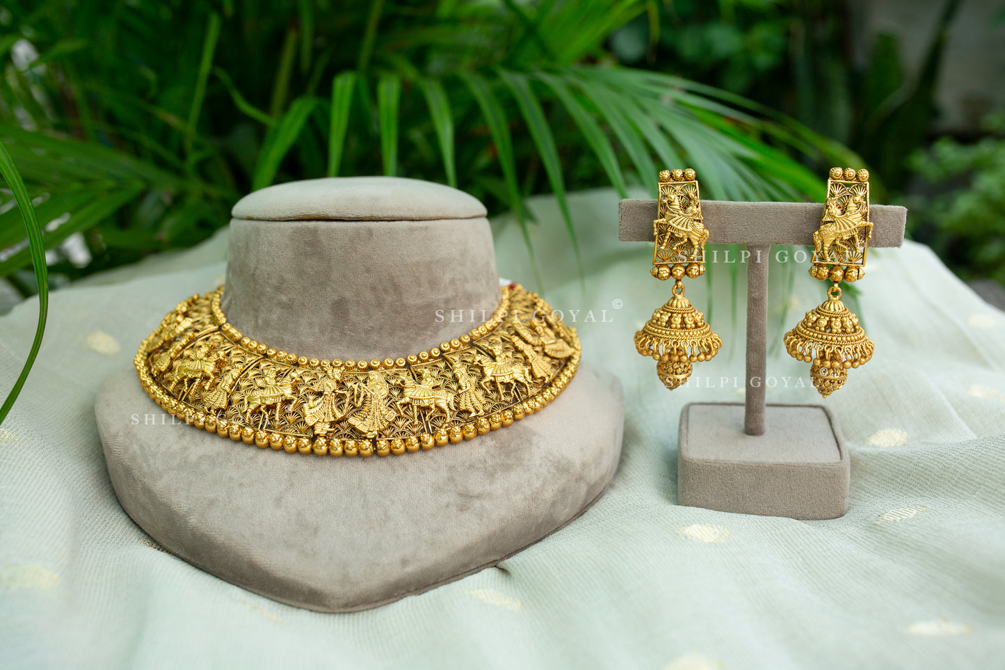 Temple gold necklace