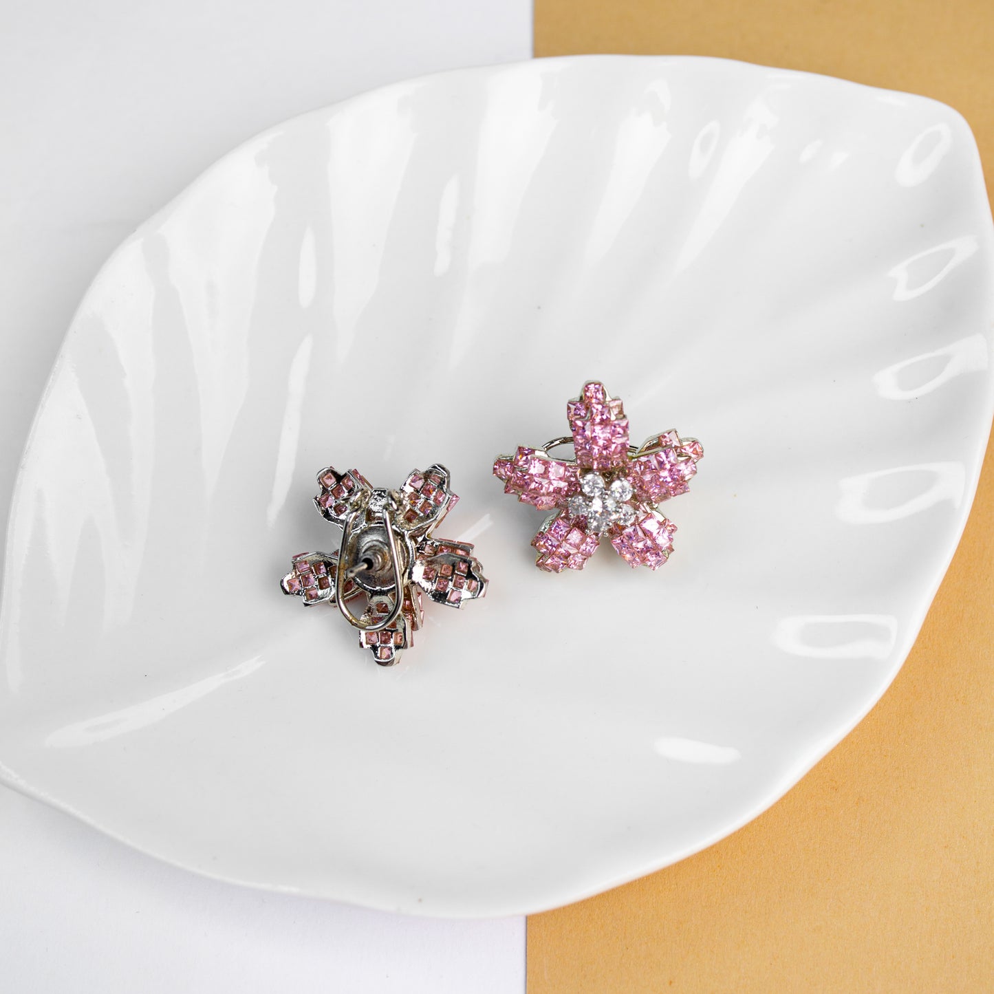 DIAMOND STUD EARRING