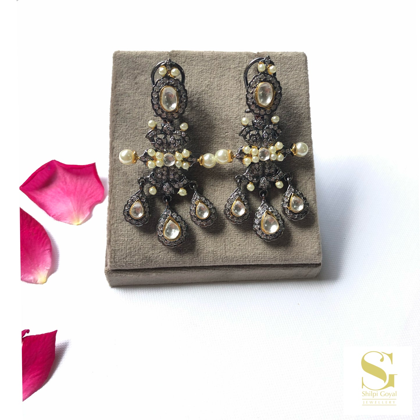 Amila Victorian Choker Necklace