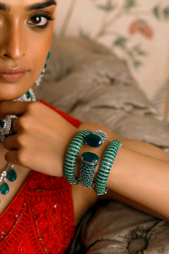 Arshia diamond Green Bangle(Single Piece)