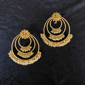 Pearl gold earring