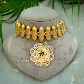 Gold choker set