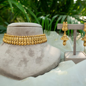 Gold necklace set