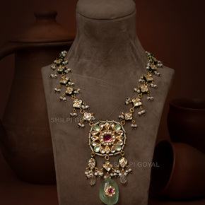 Mazhar Handcrafted Silver Alloy Necklace With Fluorite Stone And Kundan