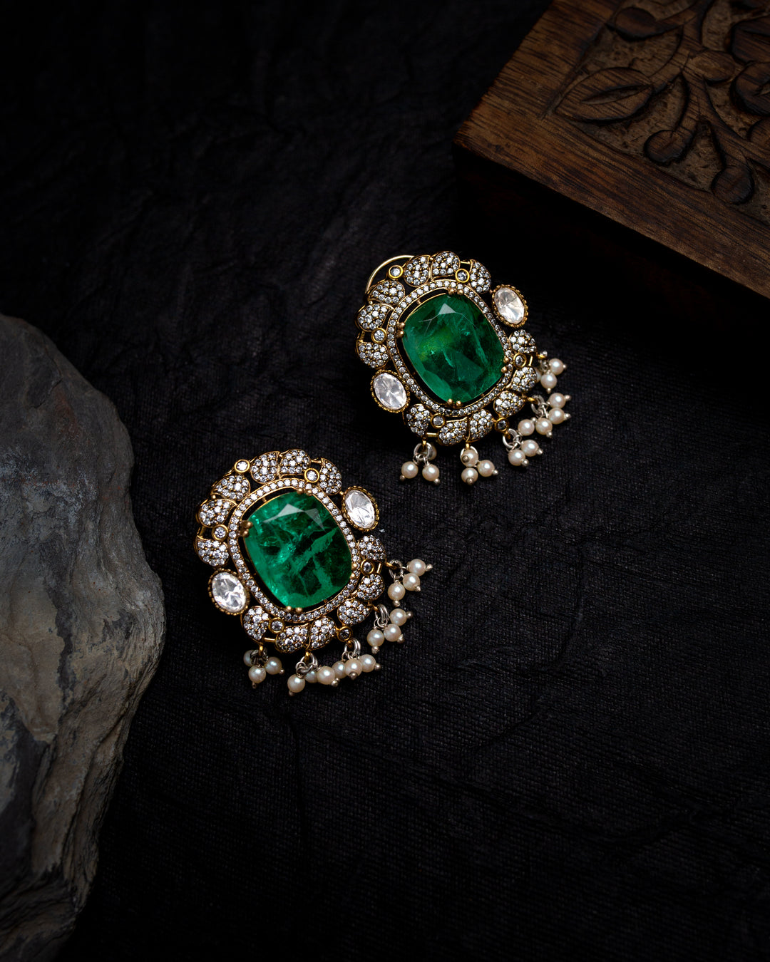 Noor-e-Shringaar Green Moissanite Polki Necklace Set