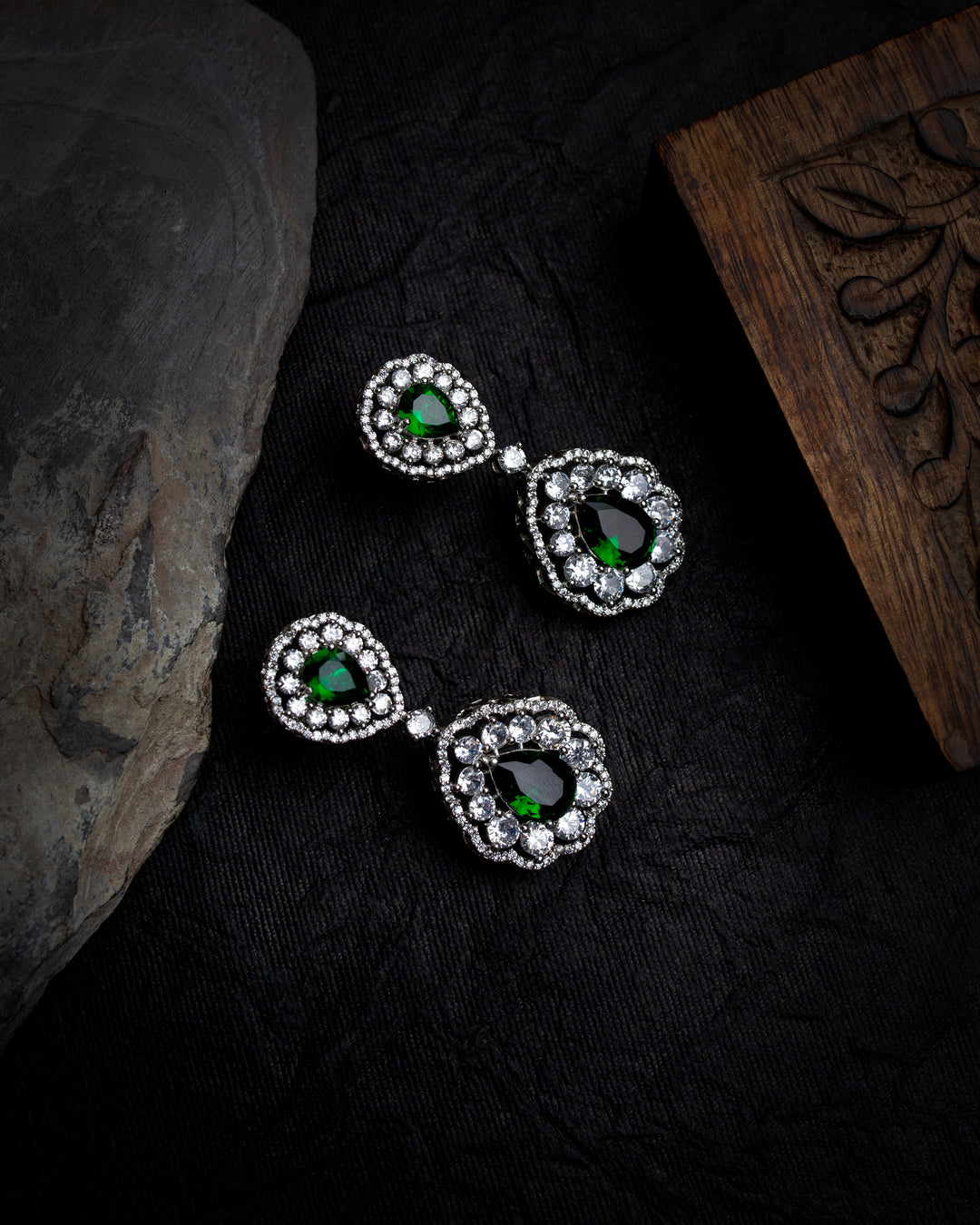 Ishara Diamond Emerald Necklace Set