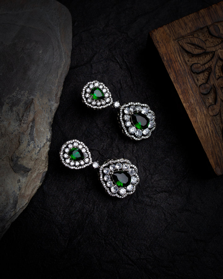 Ishara Diamond Emerald Necklace Set