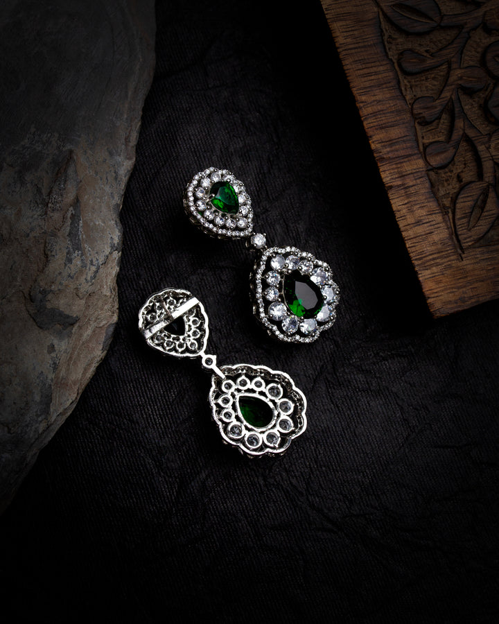 Ishara Diamond Emerald Necklace Set
